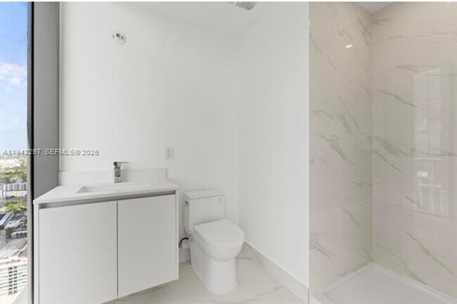 Building Photo - 700 NE 24th St