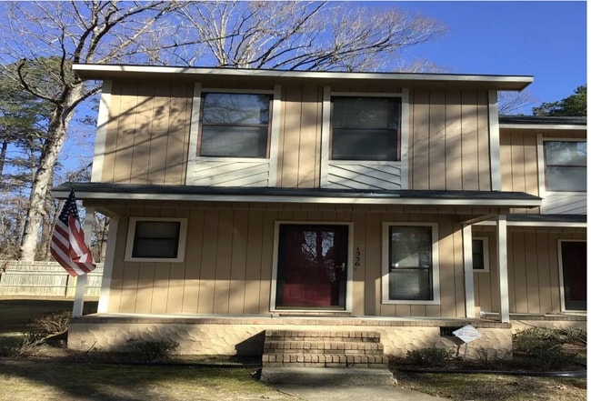 Primary Photo - 1336 N Forest Dr