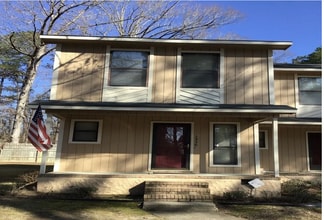 Building Photo - 1336 N Forest Dr