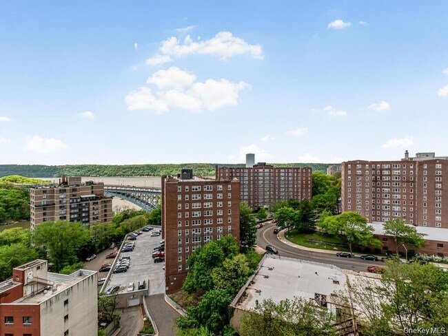 Building Photo - 555 Kappock St