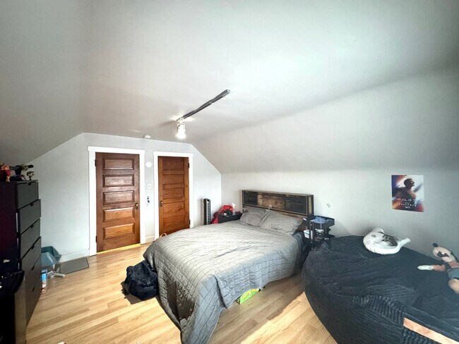 Building Photo - 2430 Fairview Ave