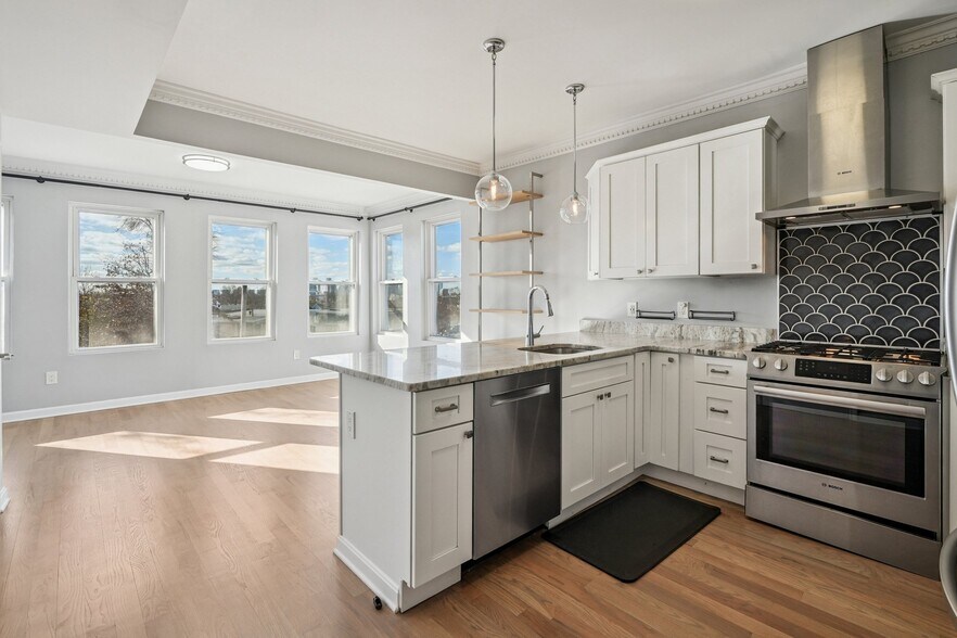 Building Photo - 77 Byron St