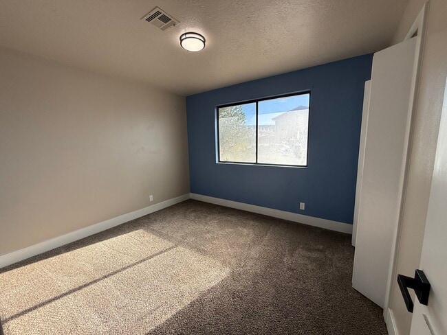 Building Photo - 1170 W 540 N