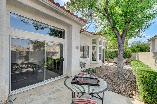 Building Photo - 9244 Pitching Wedge Dr