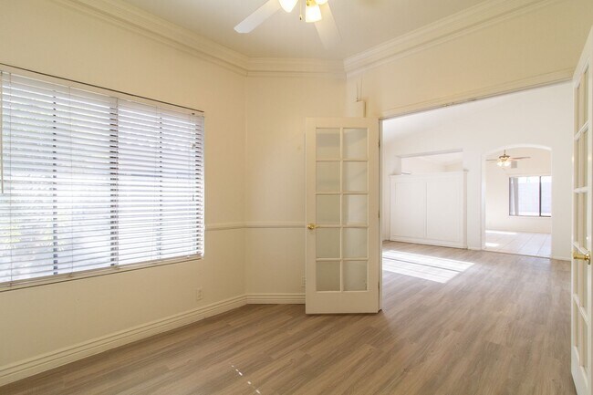 Building Photo - Gorgeous 3 bed, 2 bath home located near 87th Ave and Cactus