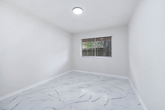 Building Photo - 1610 Richvale Ln