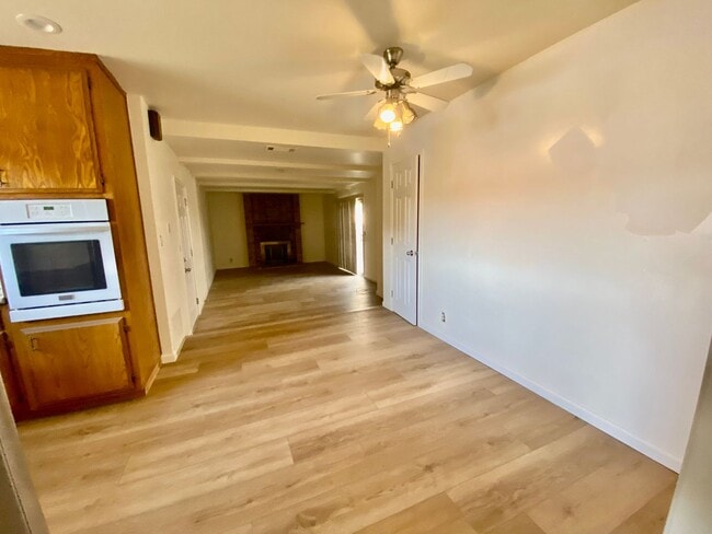 Building Photo - Dublin, Cedar Lane, 3BD/2BA, one-story in Echo Park