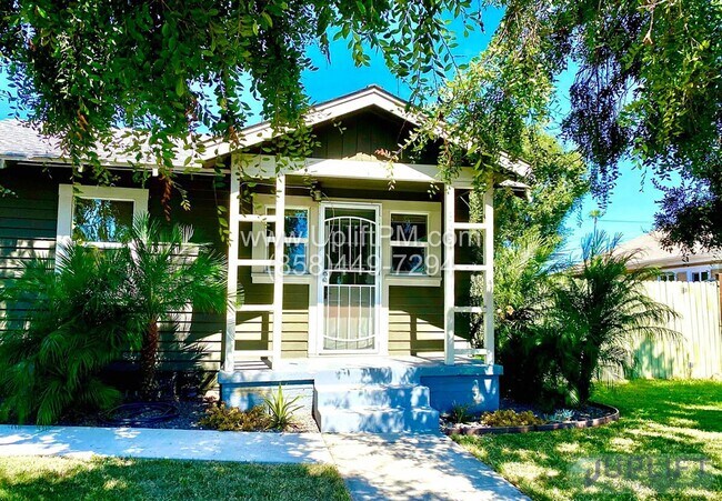 Building Photo - 36th (3637-3639)