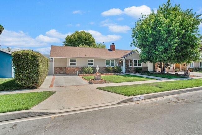 Primary Photo - Stunning Northridge 4+2 Single Family House