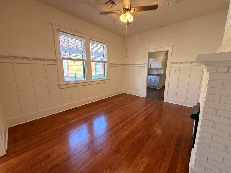 Building Photo - 2925 Bruxelles St