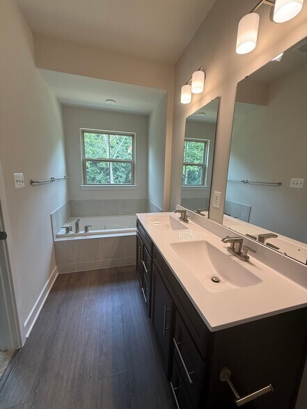 Building Photo - 9687 Klamath Ct
