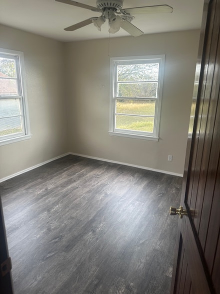 Building Photo - 1375 Old Bethany Rd