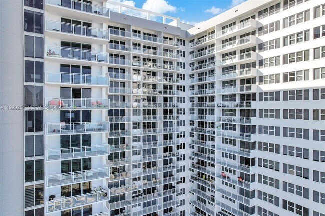 Building Photo - 2030 S Ocean Dr