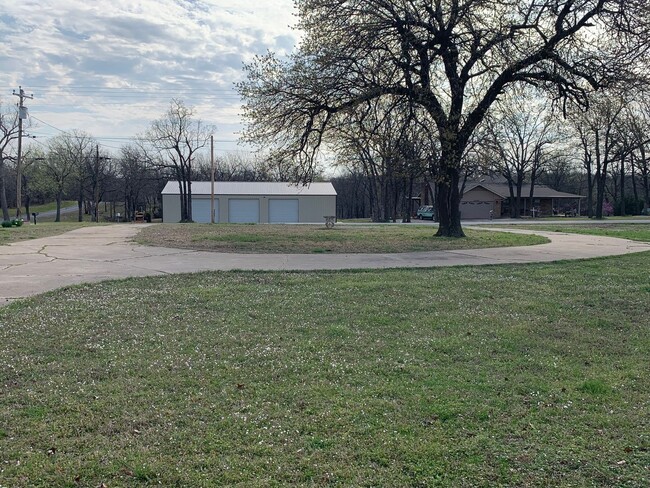 Building Photo - Property on approx 1 acre with lots of upd...