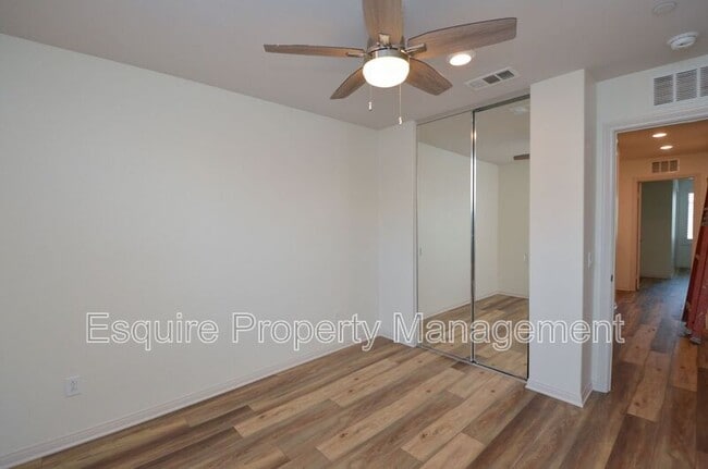 Building Photo - 370 Serra St