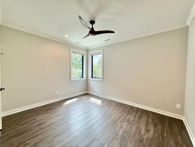 Building Photo - **OFFERING RENT PROMOTION FOR FIRST 6 MONT...