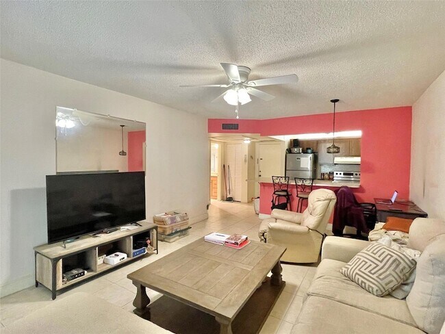 Building Photo - 257 S Cypress Rd
