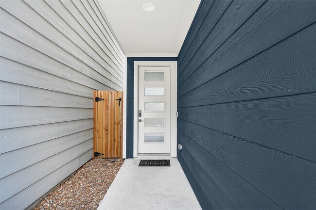 Building Photo - 2056 Johanna Dr