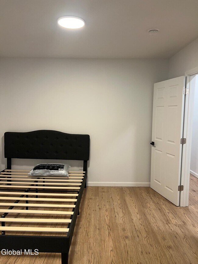 Building Photo - 351 4th St