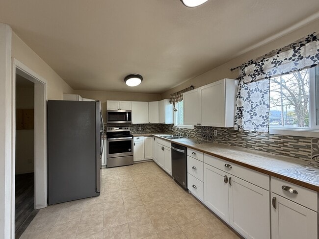 Building Photo - 2347 Cannon Ave