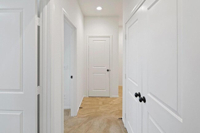 Building Photo - Village of Escaya - 3 Br 2.5 Ba - 2 car attached garage - must see this fabulous community!