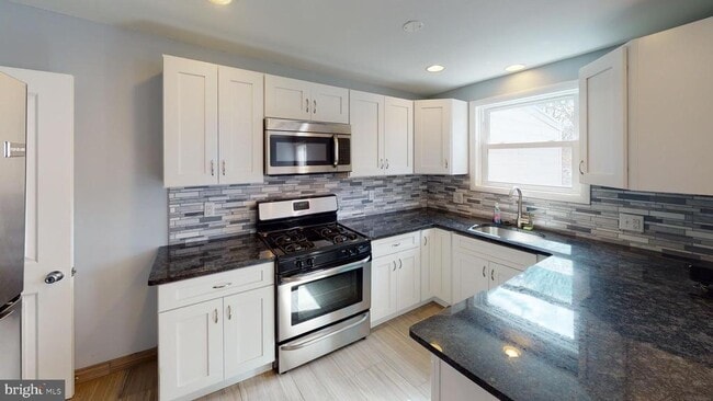 Building Photo - 308 Comly Ave