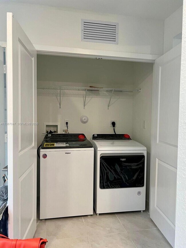 Building Photo - 456 NE 4th St