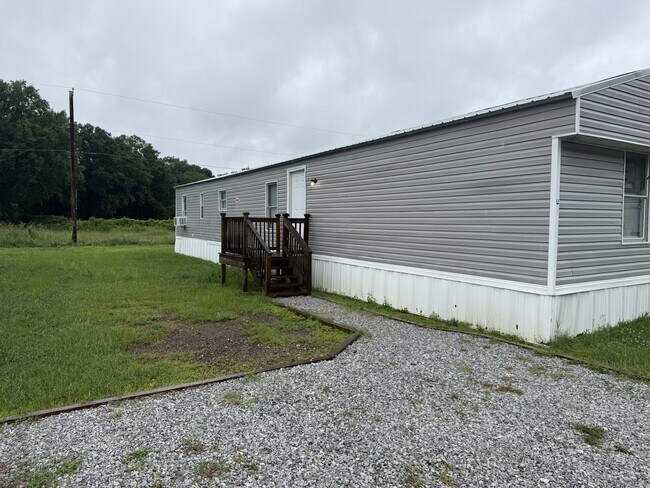 Building Photo - 2704 Valley Rd
