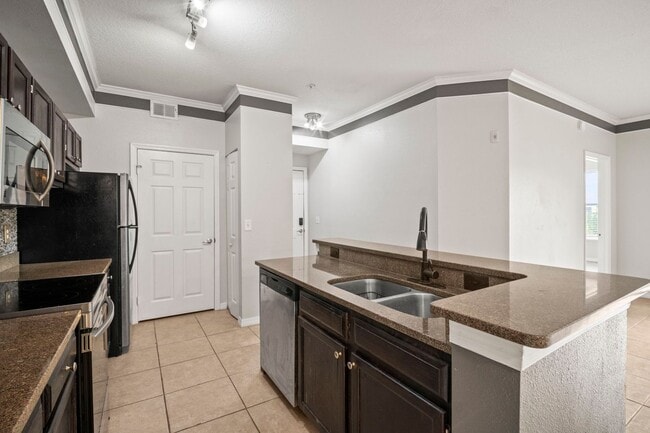 Building Photo - Stunning 2-bedroom, 2-bathroom, Gated comm...