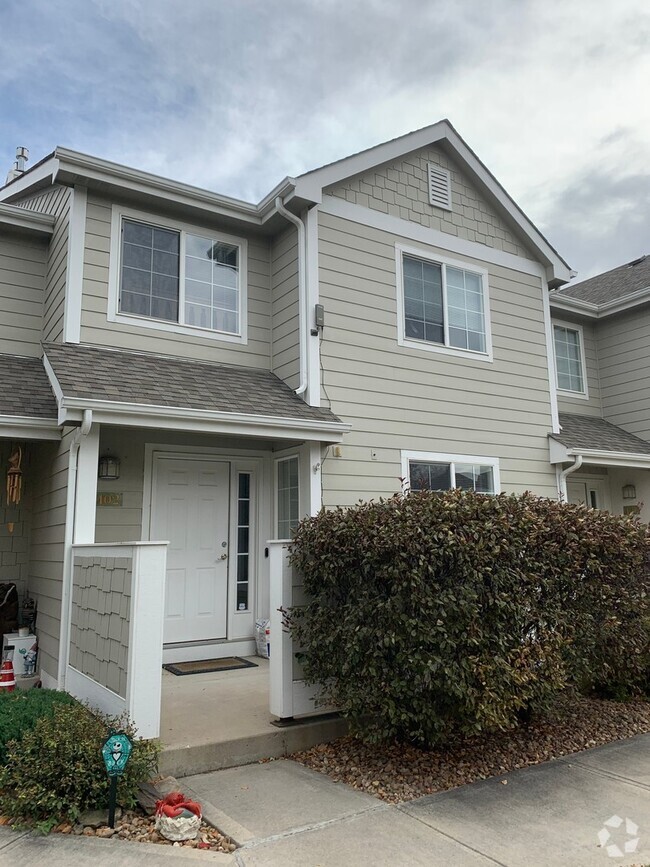 Building Photo - Beautiful 2 Bedroom, 2.5 Bath Townhome for...