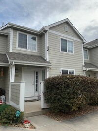 Building Photo - Beautiful 2 Bedroom, 2.5 Bath Townhome for...