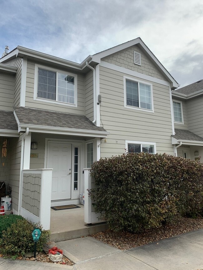 Building Photo - Beautiful 2 Bedroom, 2.5 Bath Townhome for Rent in Loveland!