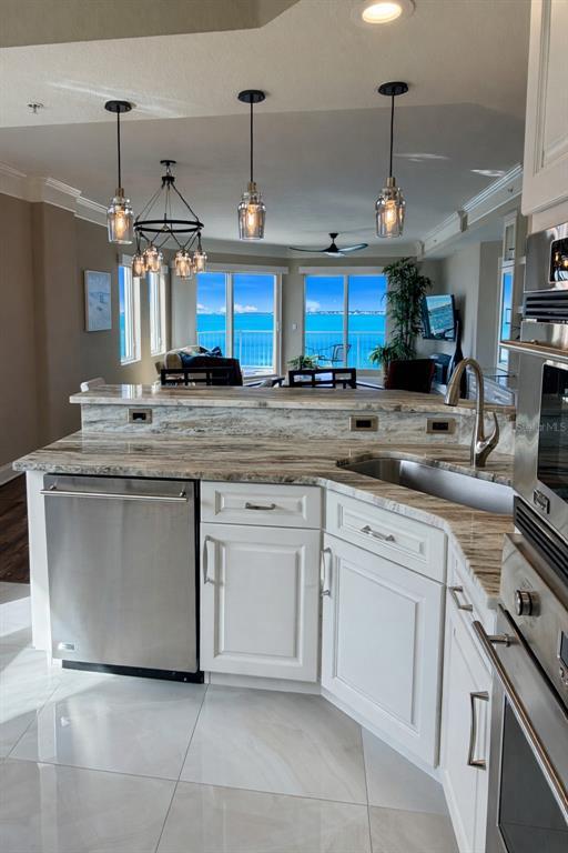 Building Photo - 6025 Sun Blvd