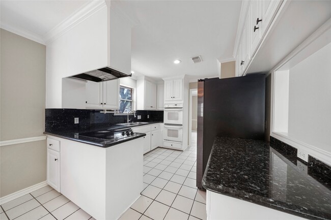 Building Photo - 16121 Singapore Ln