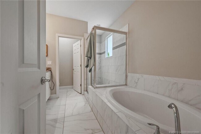 Building Photo - 1813 NW Cataluna Cir