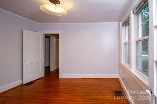 Building Photo - 3400 Eastway Dr