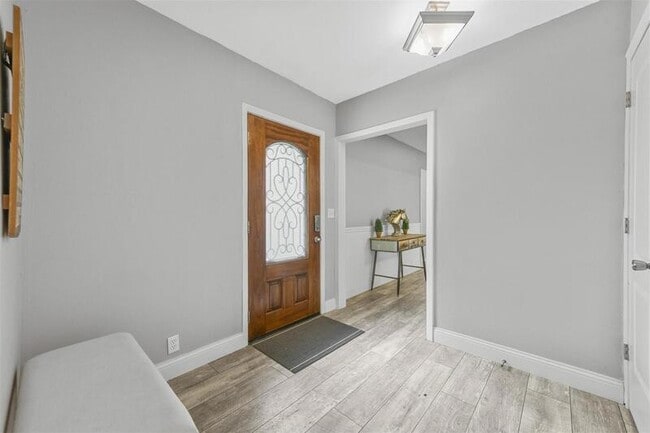 Building Photo - 6209 Calmont Ave