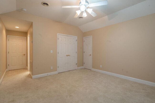 Building Photo - 1833 Waters Edge Dr