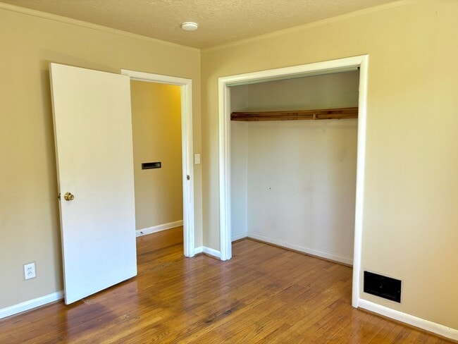 Building Photo - University Park Home with Finished Basemen...