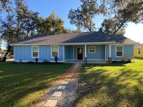 Building Photo - 1402 Parkway Dr