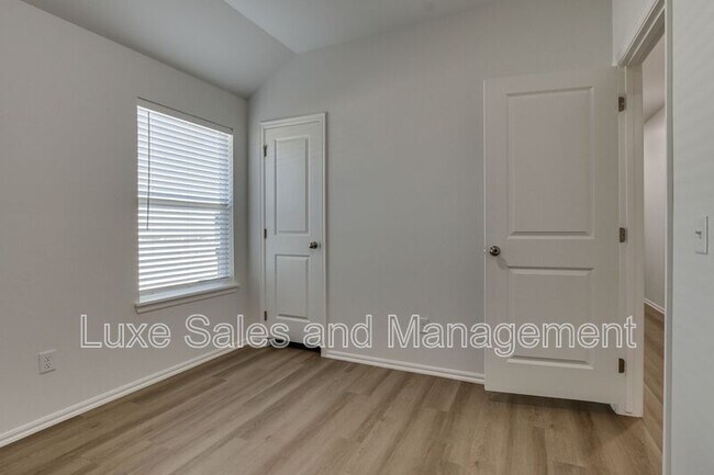 Building Photo - 11607 Mackenzie Wy