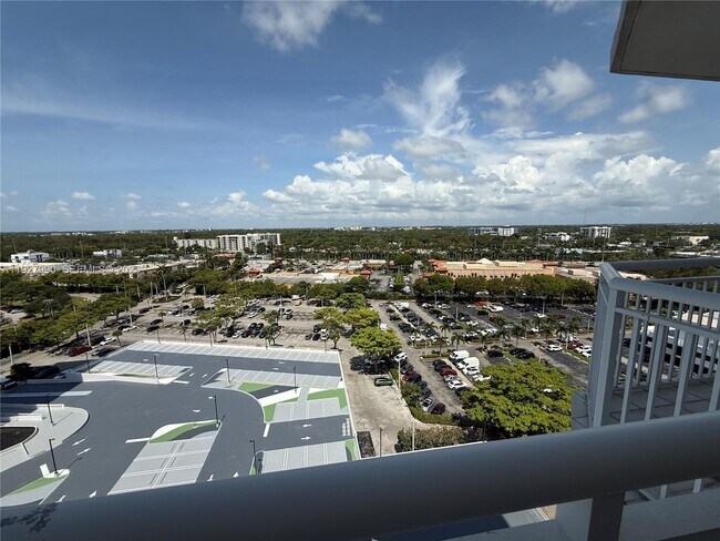 Building Photo - 18051 Biscayne Blvd