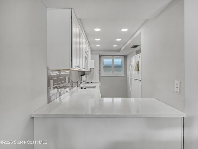 Building Photo - 170 Paradise Blvd