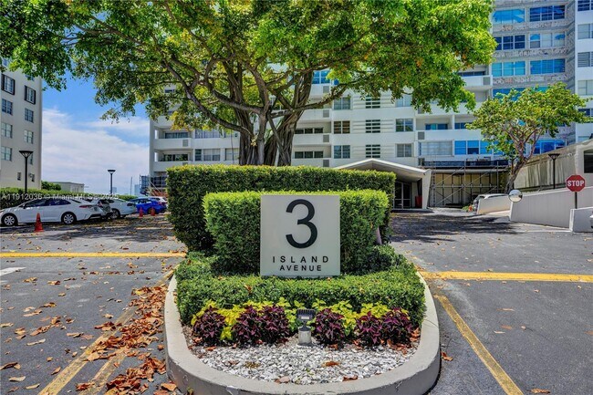 Building Photo - 3 Island Ave