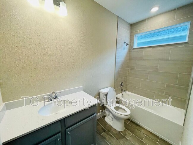 Building Photo - 122 Monthaven Dr