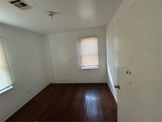 Building Photo - 2Bed 1Bath Northside Home!