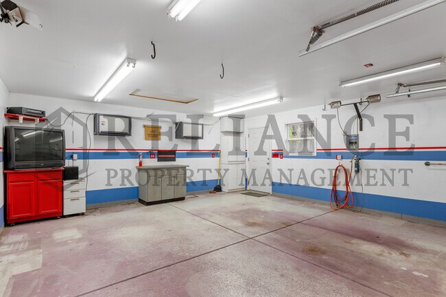 Building Photo - 913 N Wilbur Ln