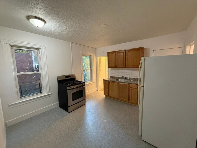 Building Photo - 122-124-124 Shultas Pl