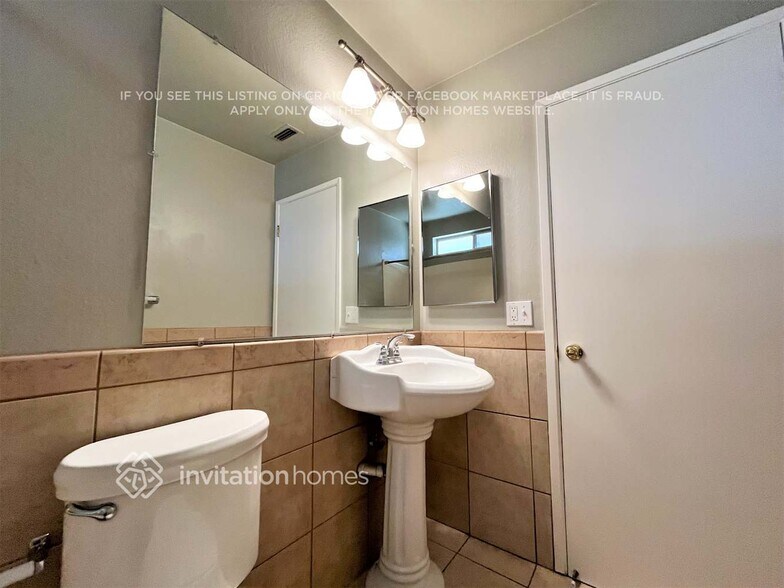 Building Photo - 3561 Binghamton Dr