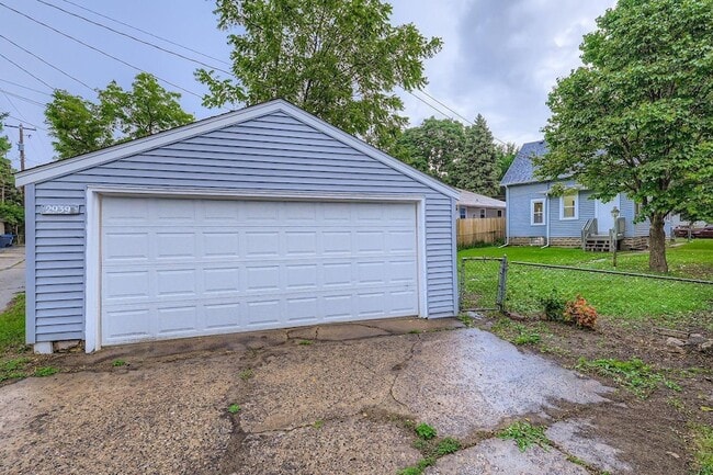 Building Photo - 2939 Russell Ave N